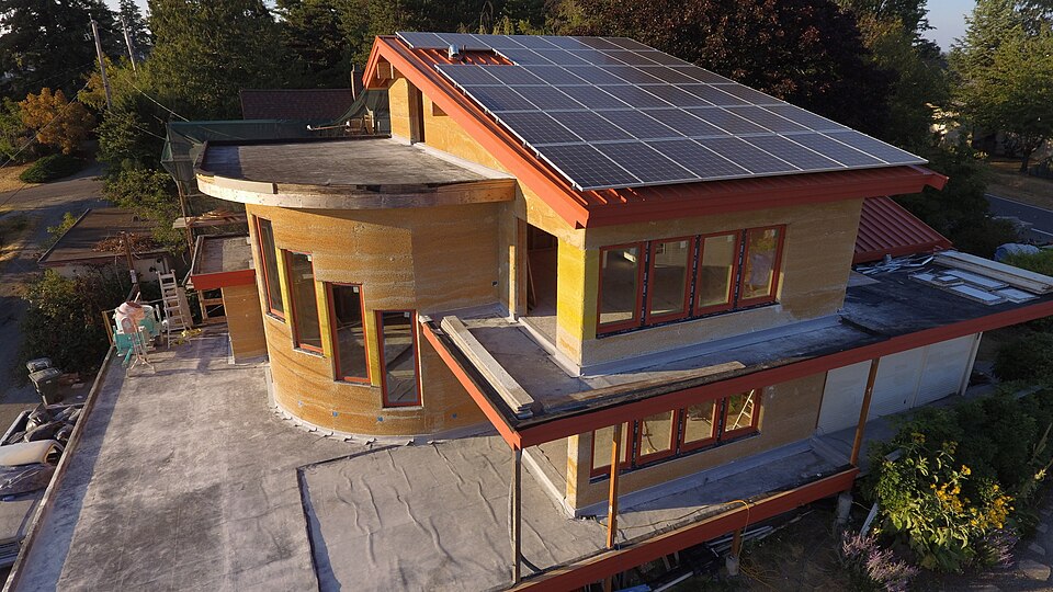 Highland Hemp House, Bellingham, Washington (ABD): kenevir betonu dökülmüş, sıva henüz yapılmamış