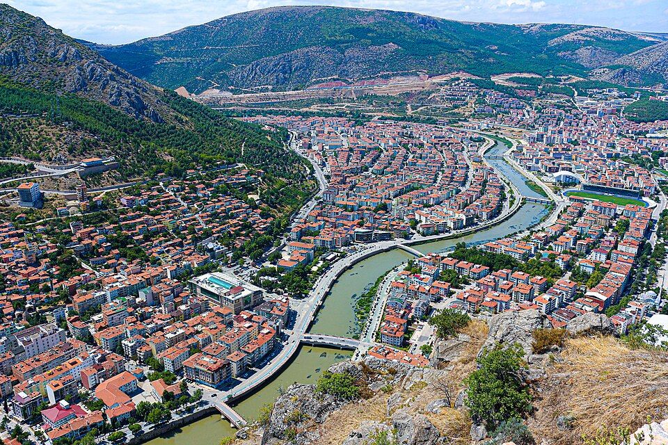 Yeşilırmak vadisi ve Amasya şehri, kale tepesinden görünüm