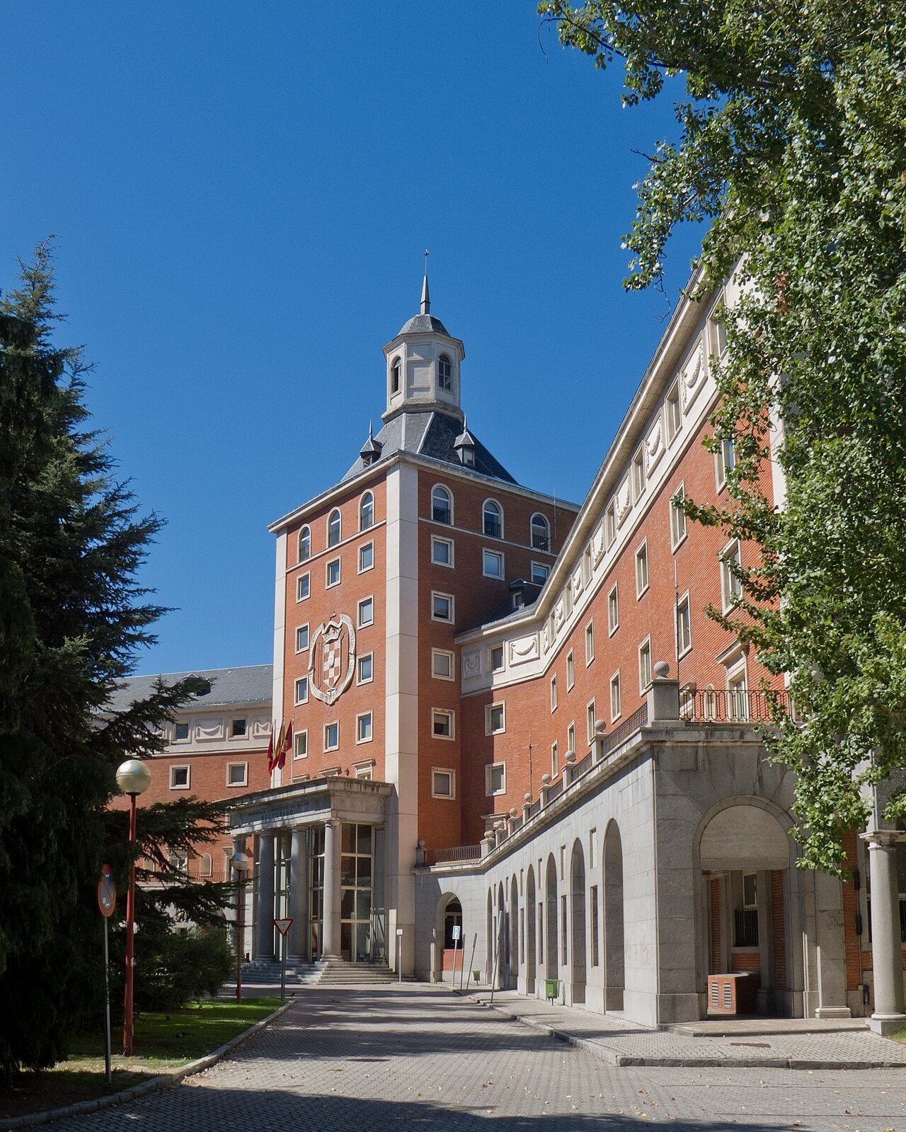 Madrid Complutense Üniversitesi rektörlük binası