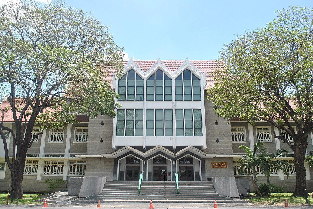 Kasetsart Üniversitesi konferans salonu binası