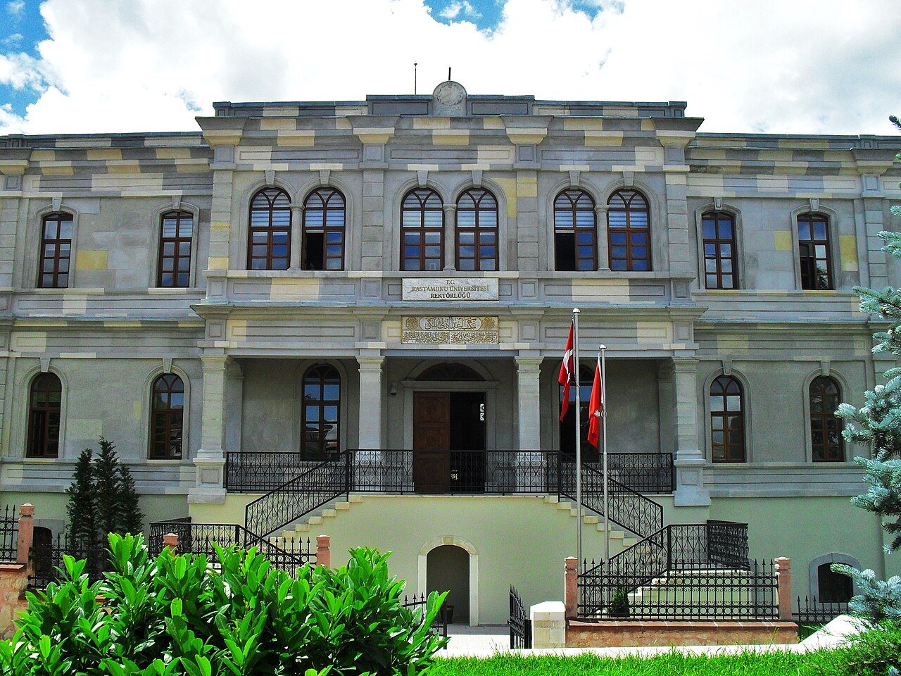 Kastamonu Üniversitesi rektörlük binası