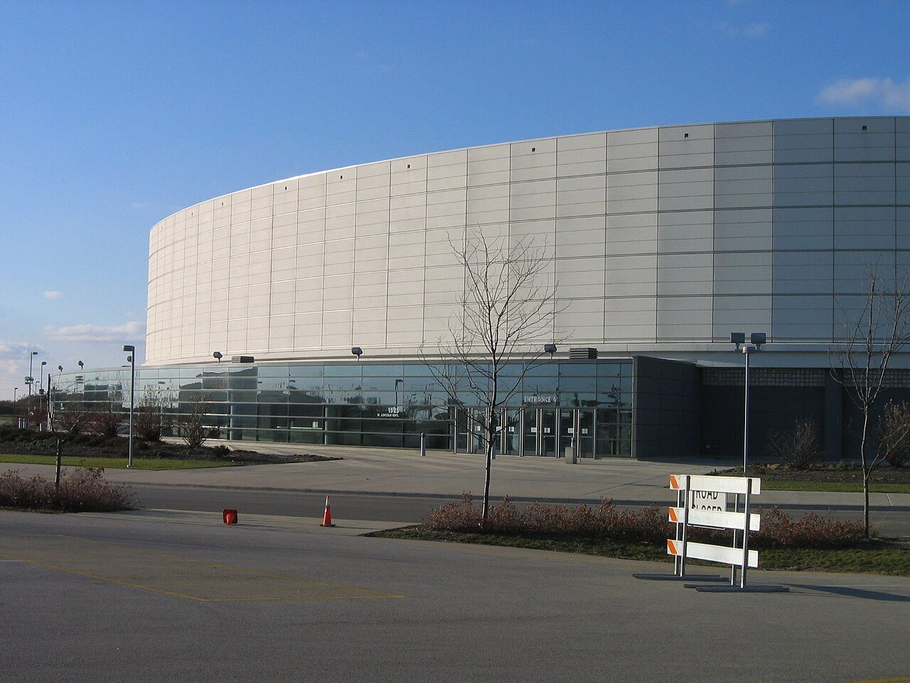 Northern Illinois Üniversitesi Convocation Center binası