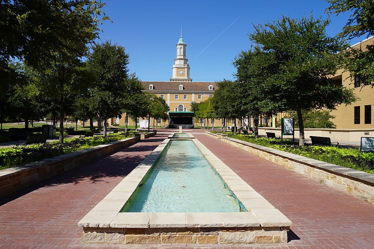 North Texas Üniversitesi yönetim binası